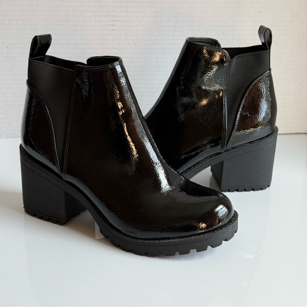Dirty Laundry Black Patent Chunky Block Heel Chelsea Boots Size M